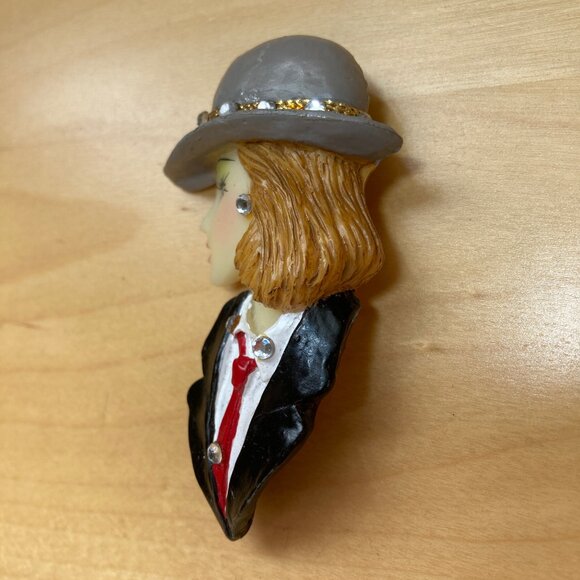 Vintage Pin Brooch Woman Profile with Beige Hat Red Tie Rhinestones - Picture 4 of 6